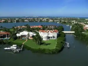 Read more about the article Stuart & Jupiter’s Premier Waterfront Custom Home Builders: Crafting Resilient Luxury Estates