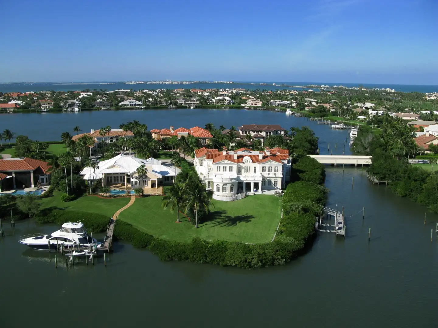 You are currently viewing Stuart & Jupiter’s Premier Waterfront Custom Home Builders: Crafting Resilient Luxury Estates